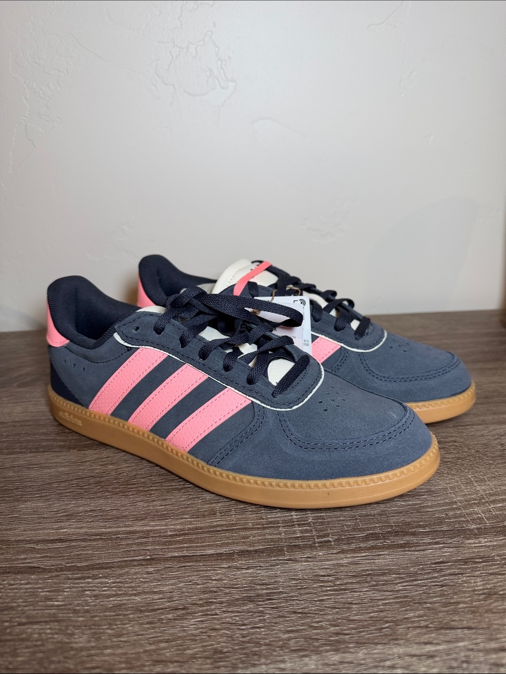 adidas Womens Size 7 Navy Suede Sneakers with Pink Stripes and Gum Sole